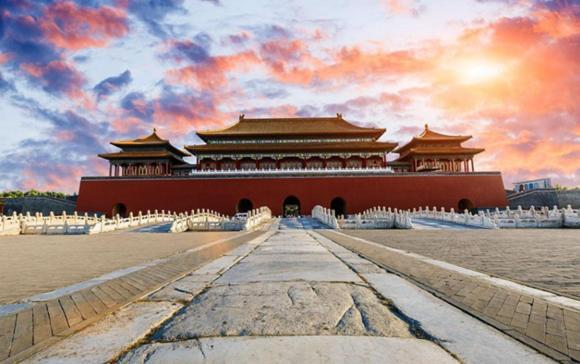 The East Hotel-Very Close To The Drum Tower,The Lama Temple,Houhai Bar Street,And The Forbidden City,There Are Many Old Beijing Traditional Hutongs Around The Hotel ,Experience The Culture Of Old Beijing Hutongs,Near Exit A Of Shichahai On Metro Line ภายนอก รูปภาพ