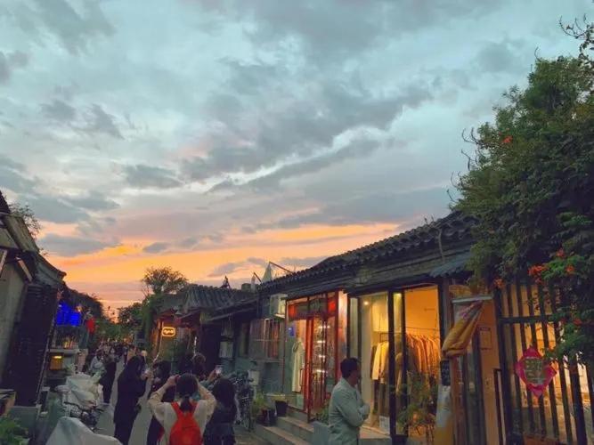 The East Hotel-Very Close To The Drum Tower,The Lama Temple,Houhai Bar Street,And The Forbidden City,There Are Many Old Beijing Traditional Hutongs Around The Hotel ,Experience The Culture Of Old Beijing Hutongs,Near Exit A Of Shichahai On Metro Line ภายนอก รูปภาพ