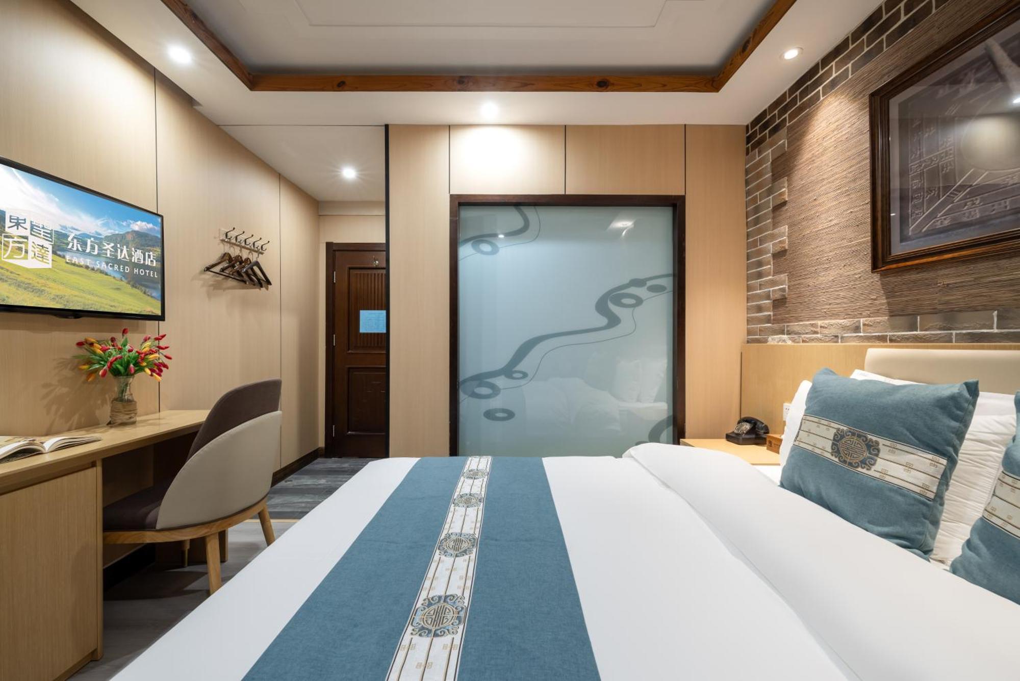 The East Hotel-Very Close To The Drum Tower,The Lama Temple,Houhai Bar Street,And The Forbidden City,There Are Many Old Beijing Traditional Hutongs Around The Hotel ,Experience The Culture Of Old Beijing Hutongs,Near Exit A Of Shichahai On Metro Line ภายนอก รูปภาพ